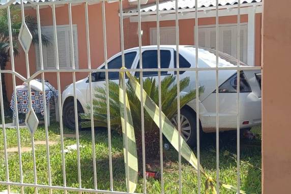 Polícia Civil ouviu o depoimento dela e localizou registro de violência doméstica, no entanto, enfrenta dificuldades para encontrar testemunhas