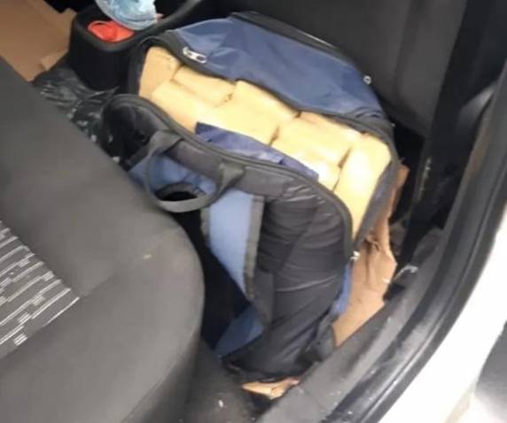 Com placas de Imbé, automóvel foi parado pelos agentes da PRF no município de Paulo Lopes