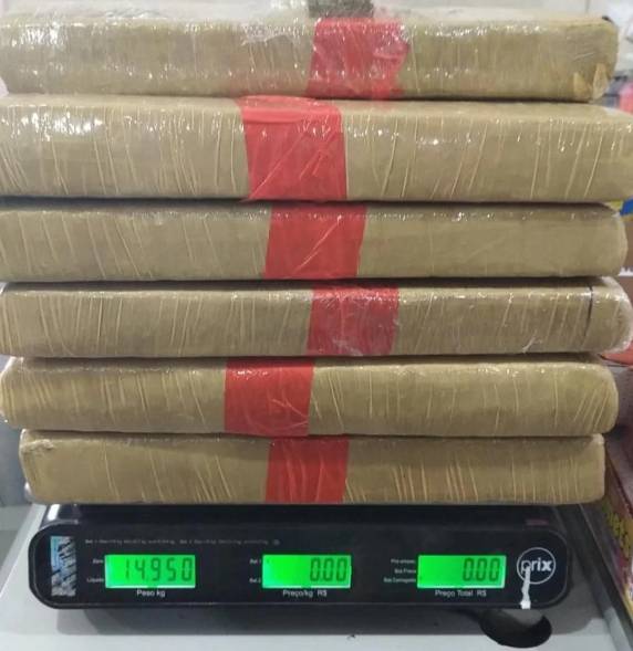 Com placas de Imbé, automóvel foi parado pelos agentes da PRF no município de Paulo Lopes