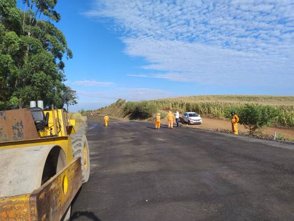 Prefeitos de Horizontina, Crissiumal e Três Passos vistoriam obras da RS-305 - foto 2