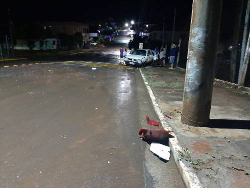 Veículo estacionado na Rua XV de Novembro em Crissiumal foi destruído ao ser atingido por caminhonete - foto 2