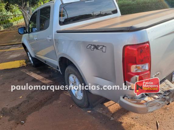 Caminhonete estacionada é atingida por outro veículo no Centro de Três de Maio - foto 3