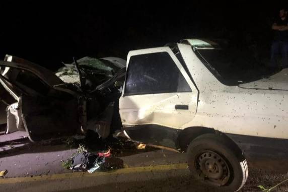 Condutor teria perdido o controle do veículo e saído da pista, quando ocorreu a colisão