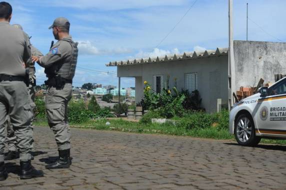 Conforme a investigação, Maique Santos da Silva, 31 anos, tinha o dever legal de vigiar o gerador de eletricidade movido a gasolina que causou a morte da companheira dele, Cíntia de Moraes Costa, e das filhas dela, Ana Júlia Costa da Silva, Cintia Maria Costa da Silva e Samara Costa da Silva