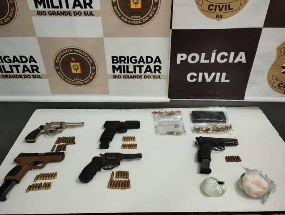 Os presos, supostamente acusados de terem praticado o homicídio são naturais, um de Viamão e dois de Novo Hamburgo.