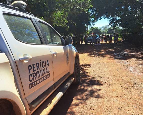 Numa ação rápida, a Brigada Militar prendeu dois suspeitos do crime e apreendeu uma arma de fogo.
