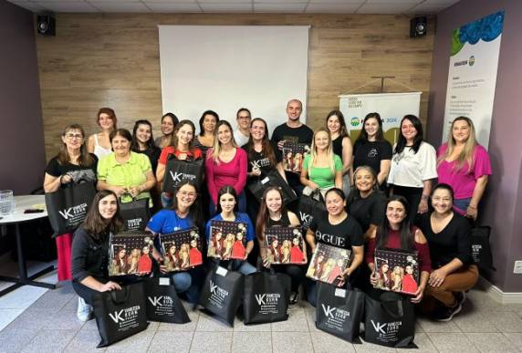 Recepcionistas participam de mais um treinamento para a Fenasoja 2024 - foto 5