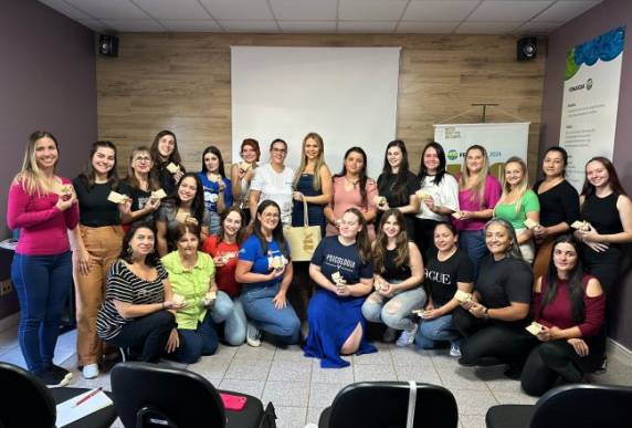 Recepcionistas participam de mais um treinamento para a Fenasoja 2024 - foto 3
