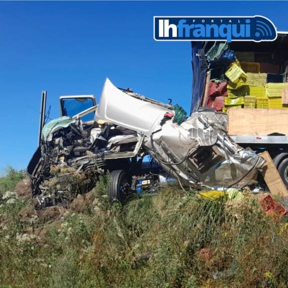 Carreta da TransBecker se acidenta em rodovia de Santa Catarina - foto 3