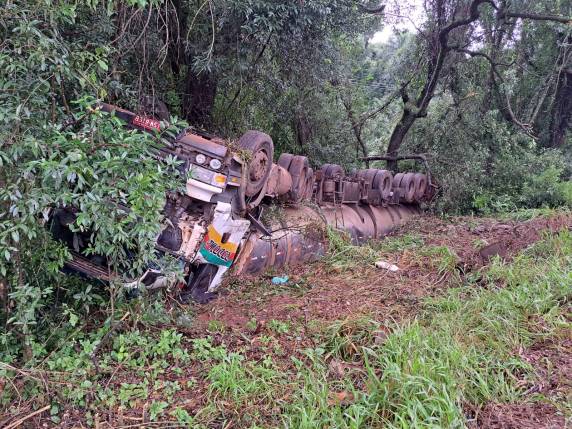 O acidente ocorreu próximo a ponte sobre o rio Conceição na divisa com Coronel Barros