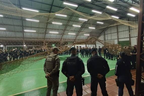 Edemar Pinto Ferreira, 51 anos, foi alvejado em via pública e morreu no local. Elivelton Baumgardt Pinto, 26 anos, foi morto a tiros e enterrado em uma lavoura. Polícia cumpre mandados nos bairros Arroio, São Valentim e Norte América