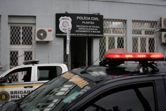 Segundo a investigação, suspeito deixou o Brasil no mesmo dia em que o boletim de ocorrência foi registrado