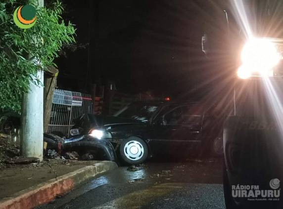 Homem colide carro em poste e morre eletrocutado em Passo Fundo - foto 3