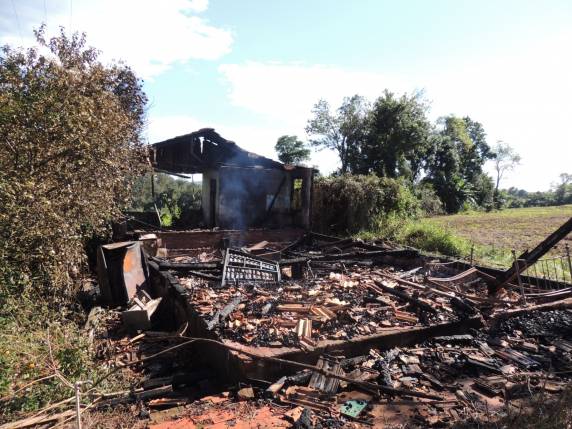 As suspeitas são de incêndio criminoso