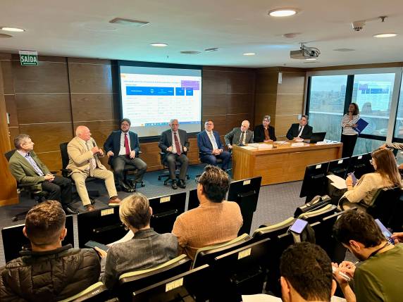 Medida passa a valer no dia 6 de maio, afetando 25 mil pessoas. Hospitais reclamam de valores de tabela de remuneração. IPE Saúde é um plano mantido pelo governo do RS a servidores públicos.