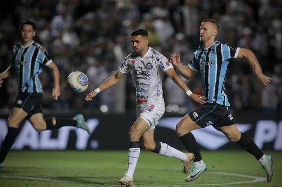 Com a igualdade em 0 a 0 no Paraná, quem vencer em Porto Alegre, no dia 22, se classifica