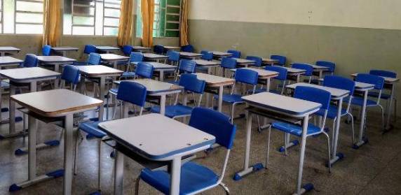 Nos locais em que o transporte escolar terá dificuldade de acesso, as famílias serão avisadas pelos motoristas dos ônibus.