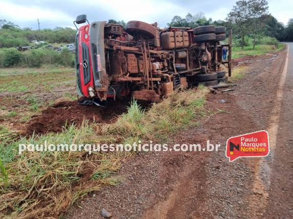 O motorista e único ocupante do veículo, não ficou ferido