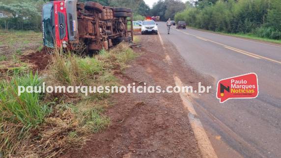 Caminhão tomba na lateral da RS-342 em Independência - foto 4