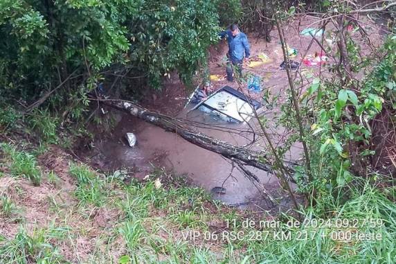 Helicóptero foi utilizado para o resgate de uma segunda vítima que estava no veículo