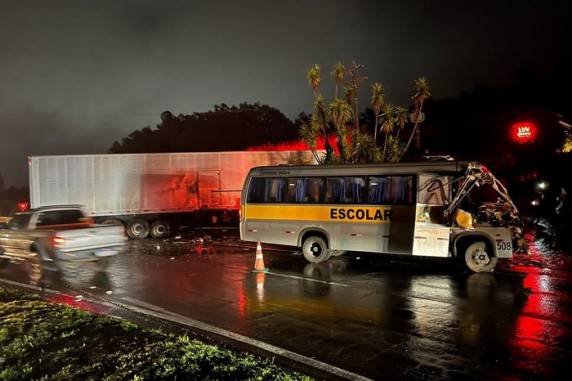 Motoristas de micro-ônibus escolar e retroescavadeira também foram encaminhados para atendimento médico