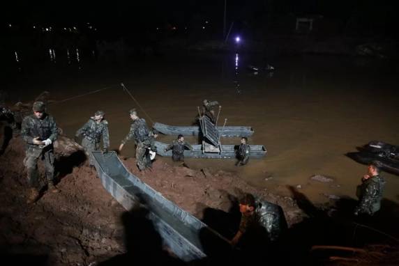 Passarela flutuante é construída para reconectar Lajeado a Arroio do Meio - foto 3