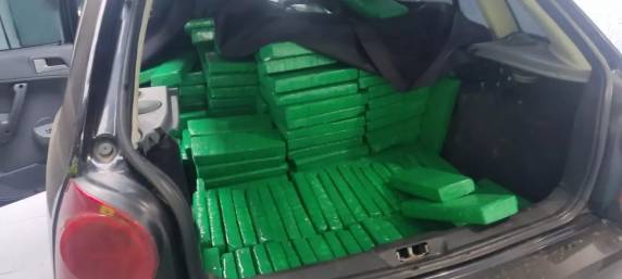 Carro com 680 kg de maconha que ia de SC para o RS é apreendido - foto 2