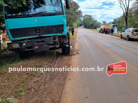 Colisão traseira envolve carro e caminhão na RS-342 em Três de Maio - foto 5