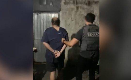 Ele tem 27 anos, é auxiliar de cozinha e foi preso nesta terça-feira (21)