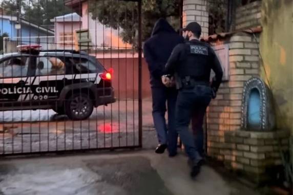 Mulher furtou telefone da vítima, fez empréstimos, realizou transferências bancárias e pagamentos para a conta de familiares