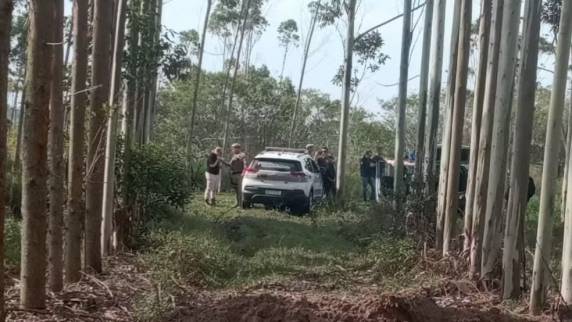 Primeiros três corpos foram localizados em 16 de maio. Uma semana depois, mais três cadáveres foram achados em Balneário Arroio do Silva.