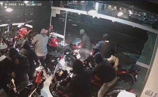O crime aconteceu por volta das 3h da madrugada de terça-feira (28); confira o vídeo
