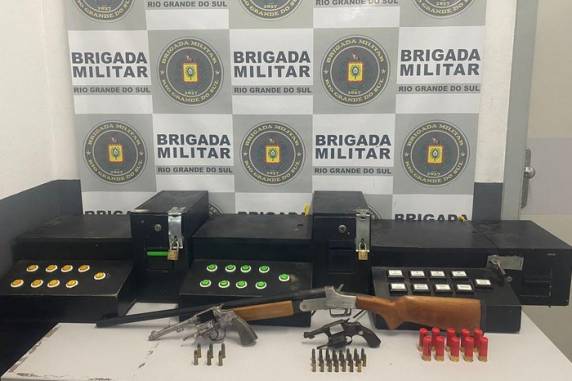 As armas e os equipamentos estavam em um bar no bairro Reolon