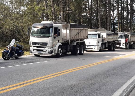 Quase 37 toneladas de excesso são flagradas na BR-282 em Rancho Queimado - foto 3