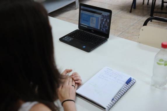 Nos últimos anos, ainda mais alunos aderiram à modalidade, mas parte dessas graduações é alvo de questionamentos de especialistas diante da qualidade do ensino