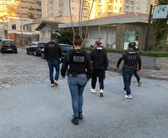 Apuração apontou crimes como desvio de dinheiro público e fraude em licitação. Ex-secretário de Turismo de Florianópolis e mais 3 seguem presos.
