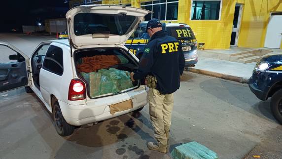 PRF prende casal transportando mais de meia tonelada de maconha - foto 2