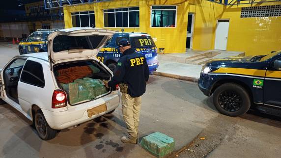 PRF prende casal transportando mais de meia tonelada de maconha - foto 3