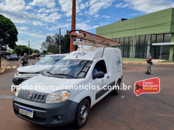 Acidente com danos materiais na rotula Willy Berckert, no Centro de Três de Maio - foto 3