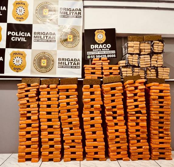 Foi efetuada a prisão do condutor e apreensão do veículo e da carga, 500 tijolos de maconha ? cerca de 330kg