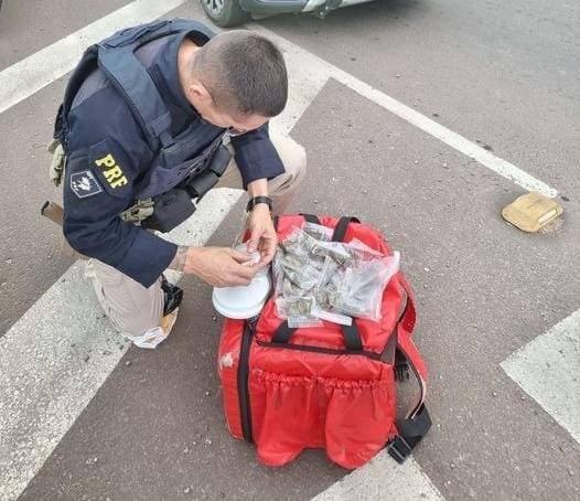 Ele viu a fiscalização policial e fugiu pela contramão