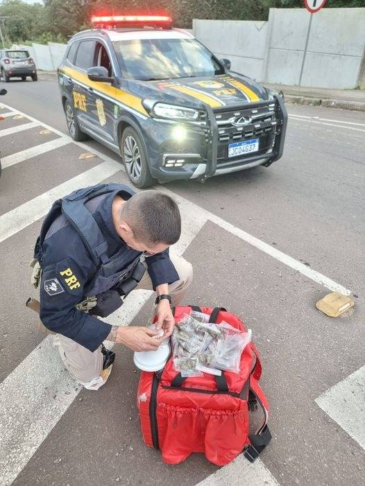 Ele viu a fiscalização policial e fugiu pela contramão