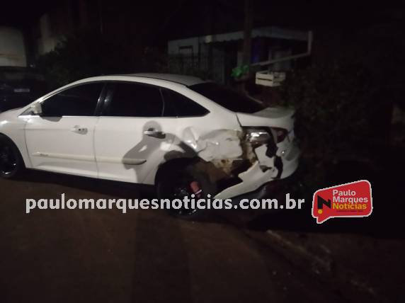 Automóvel estacionado é atingido por caminhonete no bairro Glória, em Três de Maio - foto 2