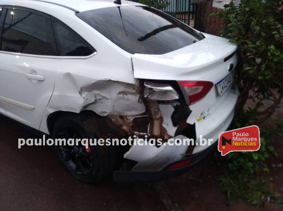Automóvel estacionado é atingido por caminhonete no bairro Glória, em Três de Maio - foto 3