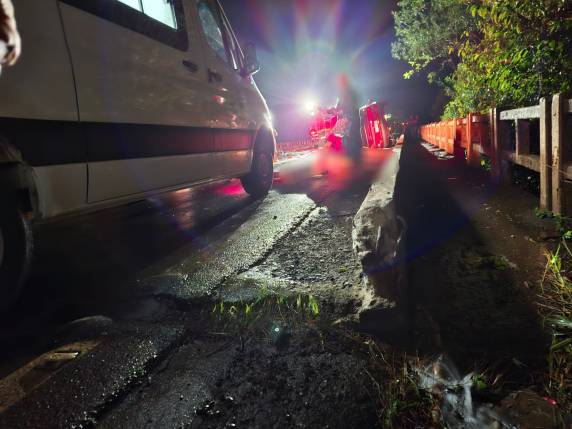 Veículo tomba em cima de uma ponte na RS-155 e quatro pessoas ficaram feridas, em Ijuí - foto 3