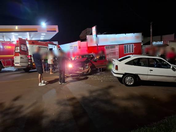 Colisão frontal entre dois veículos deixa feridos na cidade de Ijuí - foto 2