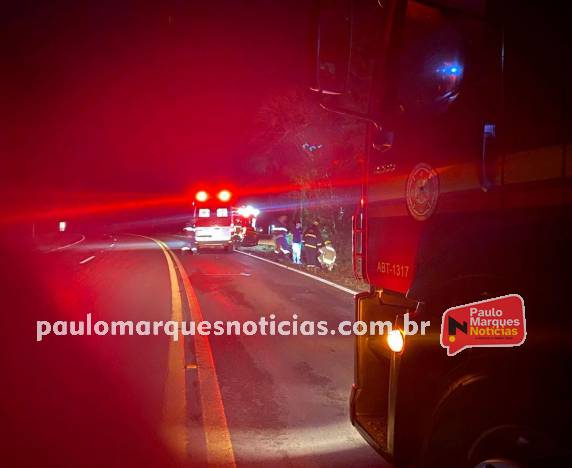 Saída de pista seguida de capotagem de Fusca deixa três jovens feridos na BR-472 em Três de Maio - foto 3