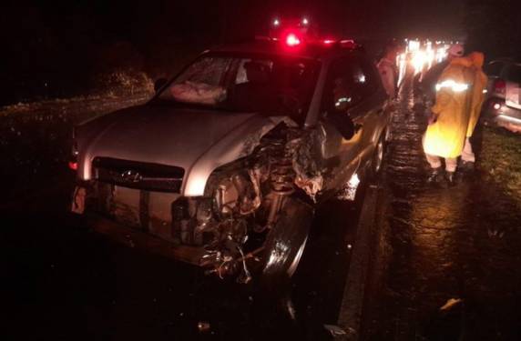 Acidente de trânsito envolvendo três veículos na ERS-135, em Coxilha - foto 2