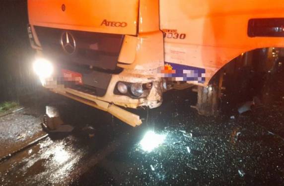 Acidente de trânsito envolvendo três veículos na ERS-135, em Coxilha - foto 4