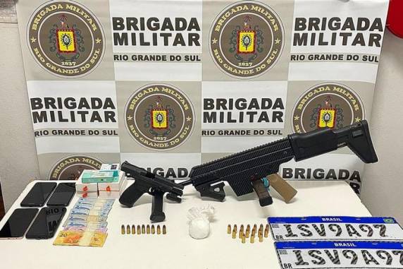 Ocorrência foi registrada na ERS-122, nas proximidades do distrito de Nova Milano. As prisões ocorreram por volta de 17h50min de domingo
